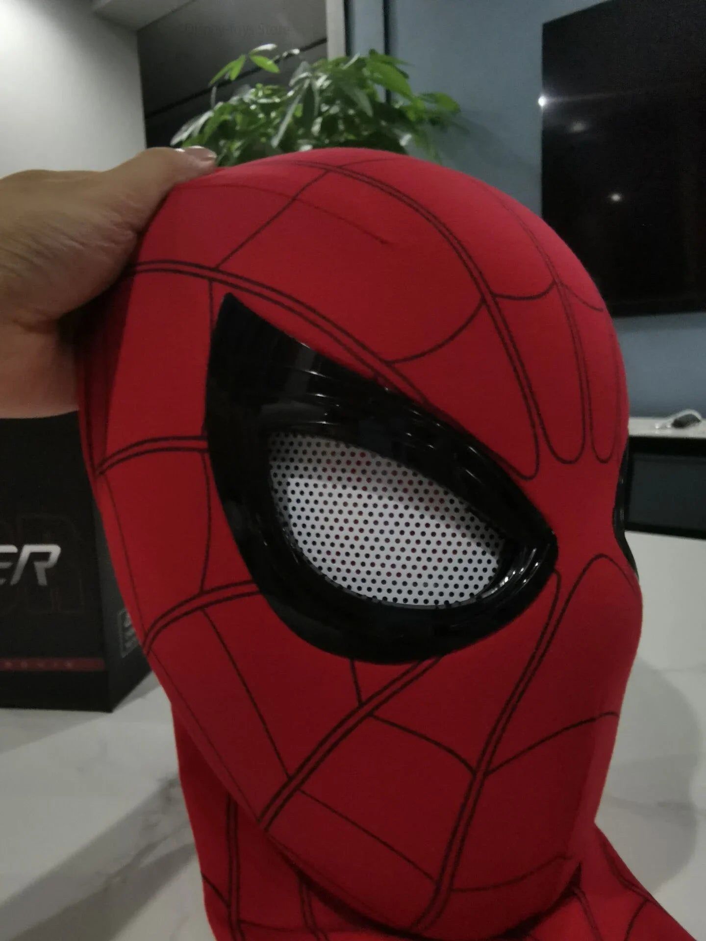 Spiderman Amazing Mask With Eyes Lights